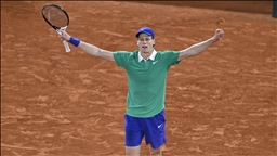 Roland-Garros 2025 : Jannik Sinner rejoint Carlos Alcaraz en finale