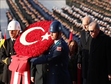 Erdogan rend hommage à Ataturk, fondateur de la République de Türkiye, décédé le 10 novembre 1938 