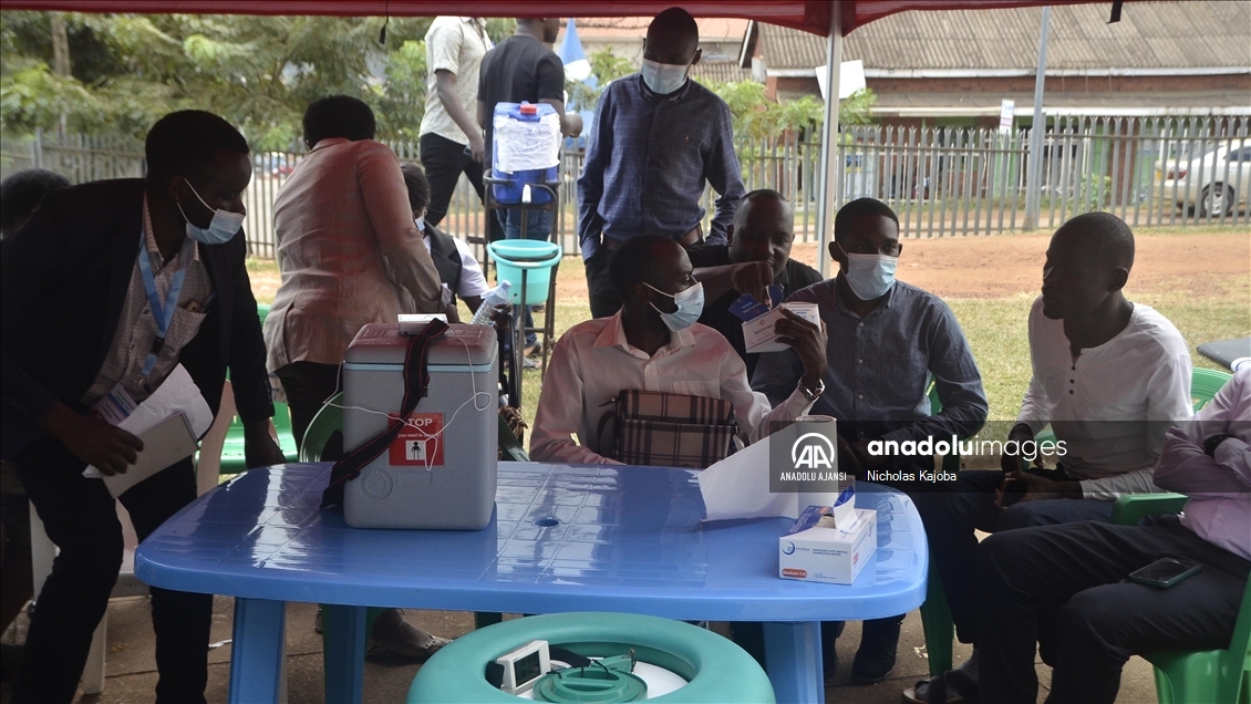Uganda'da sağlık çalışanları, Ebola aşısı uygulama eğitimi aldı