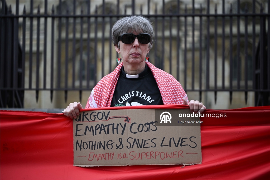 Protesters surround UK Parliament with symbolic ‘Red Wall’ for Gaza