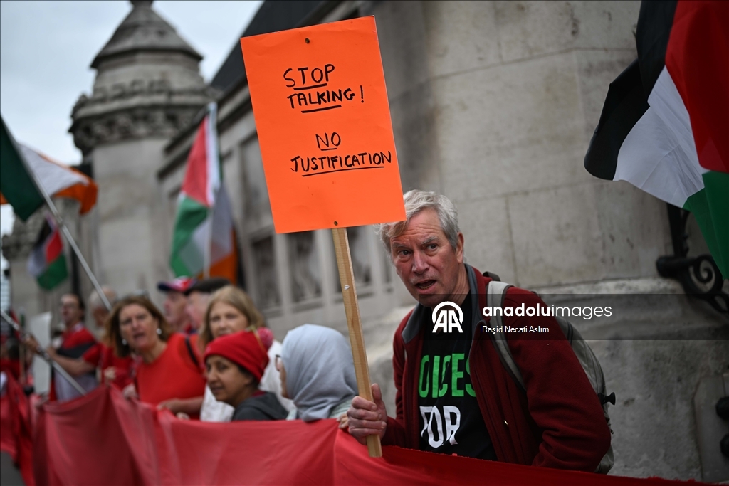 Protesters surround UK Parliament with symbolic ‘Red Wall’ for Gaza