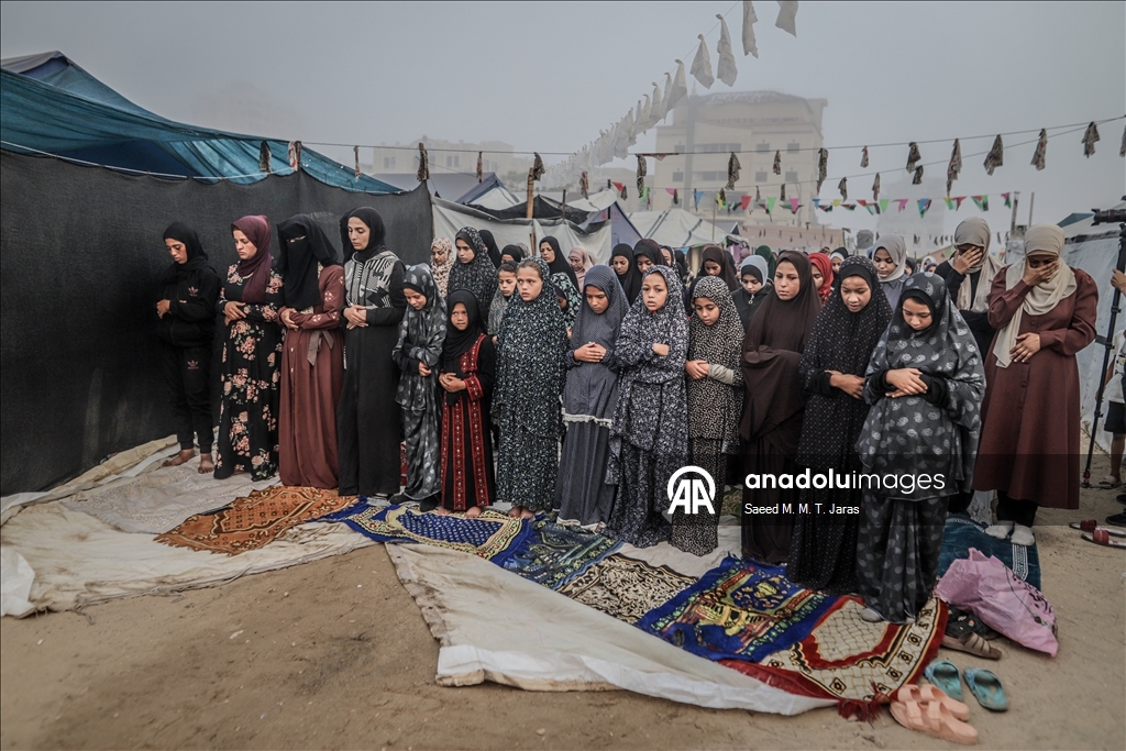 صلاة عيد الأضحى في غزة وسط الخيام
